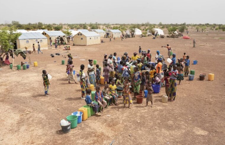 Burkina Faso : un lourd tribut civil dans un assaut djihadiste meurtrier