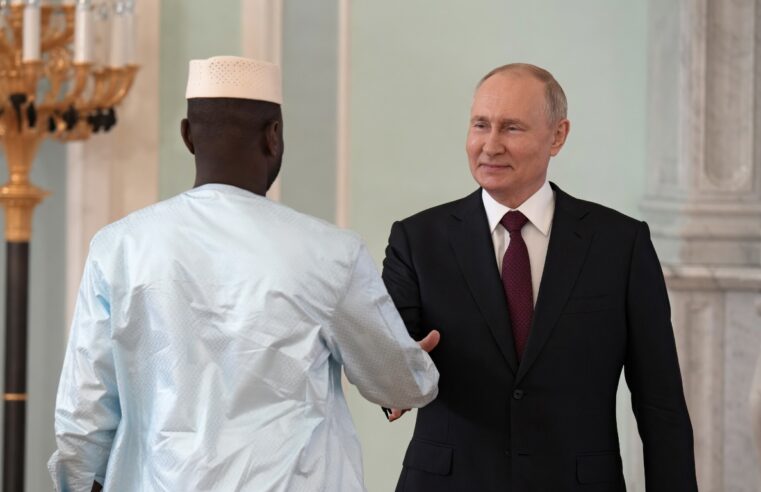 Tentative de coup d&rsquo;état au Mali : la Russie conteste l&rsquo;influence française dans le Sahel