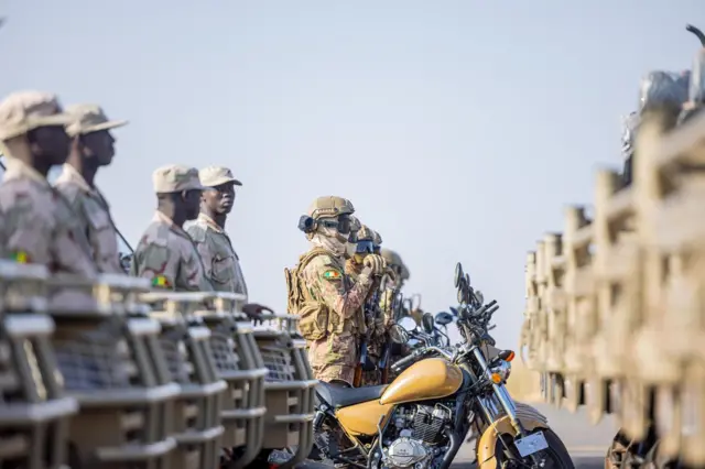 Soldats de la Force unifiée de l'AES en opération