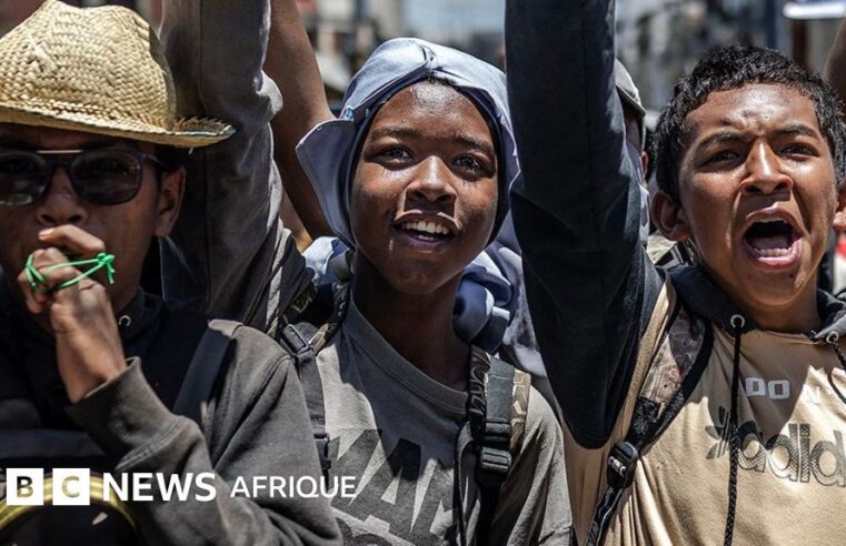 Bilan politique en Afrique : entre crises démocratiques et soif de changement des peuples