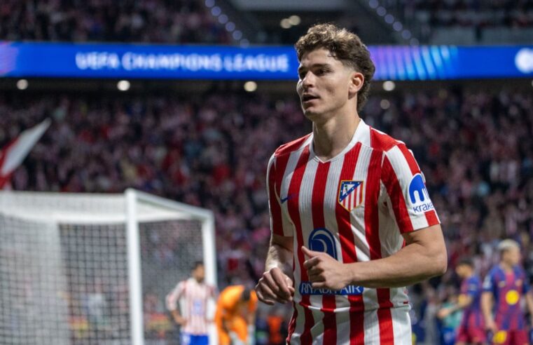Psg et barça en lice pour julian alvarez après le départ de lewandowski