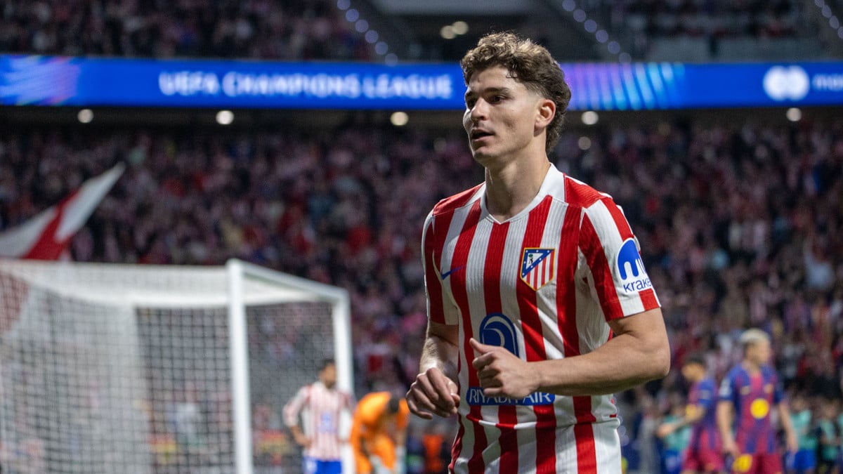 Psg et barça en lice pour julian alvarez après le départ de lewandowski