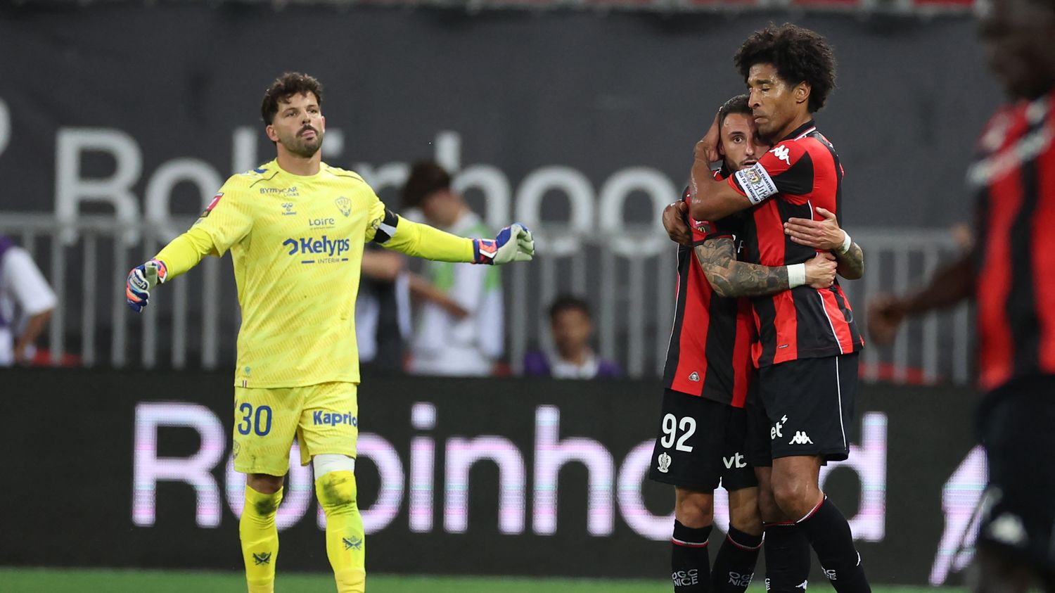 Nice conserve sa place en Ligue 1 après un barrage réussi face à Saint-Étienne