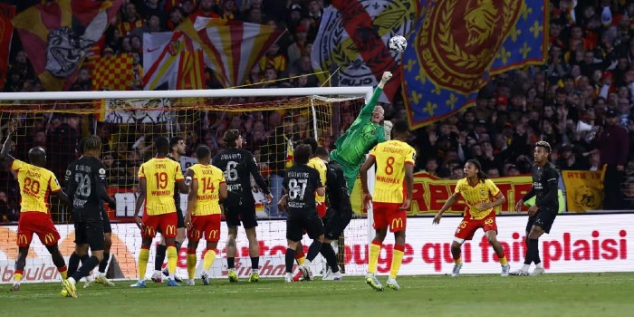 PSG : Safonov réalise un match décisif pour le titre