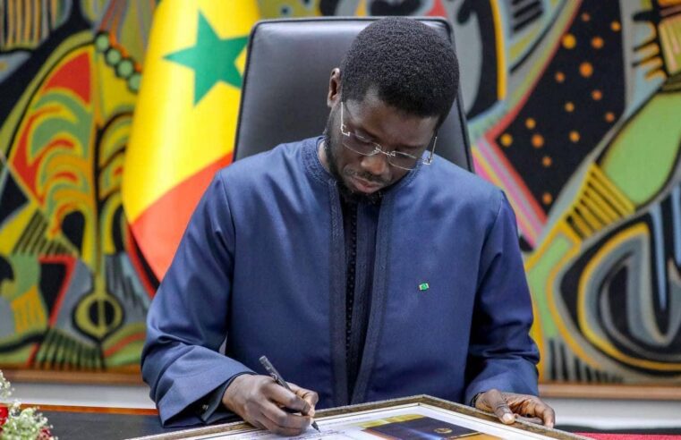 Le président Bassirou Diomaye Faye officialise le général Pape Cissé à la tête de l’armée de l’air sénégalaise