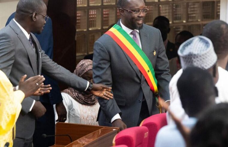 Sénégal : quand le charisme politique défie les institutions démocratiques