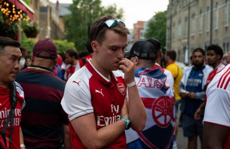 Défaite d&rsquo;Arsenal contre le PSG : l&rsquo;élégance des supporters londoniens après la finale