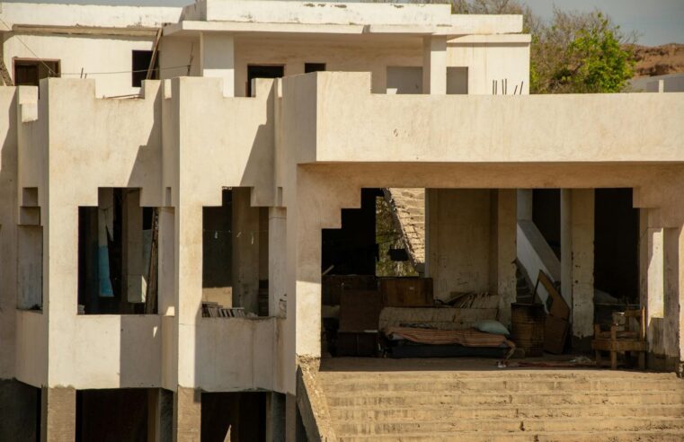 Sénégal : comment l&rsquo;État compte relancer 25 infrastructures abandonnées