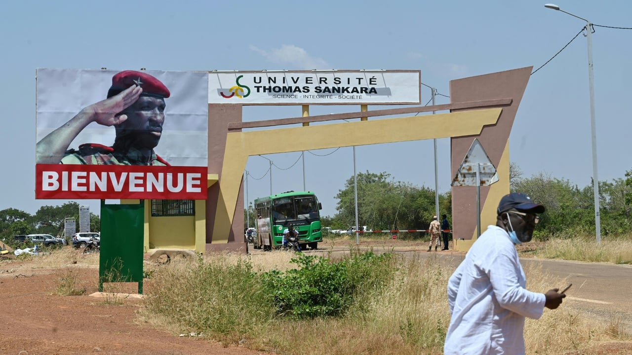 La junte du Burkina Faso interdit le syndicat étudiant et emprisonne son président