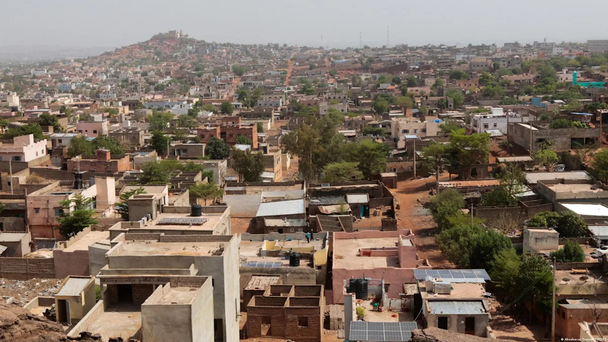 Blocus routier à Bamako : les voyageurs coincés par les djihadistes du Jnim