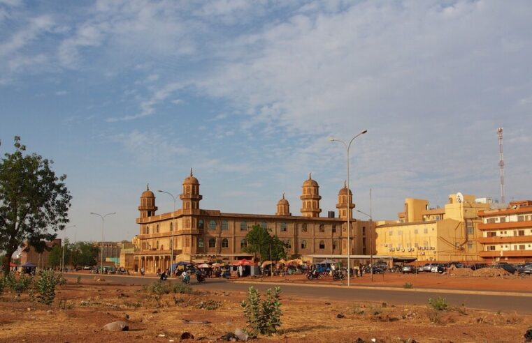 Fermeture controversée d&rsquo;une mosquée majeure à Ouagadougou par les autorités