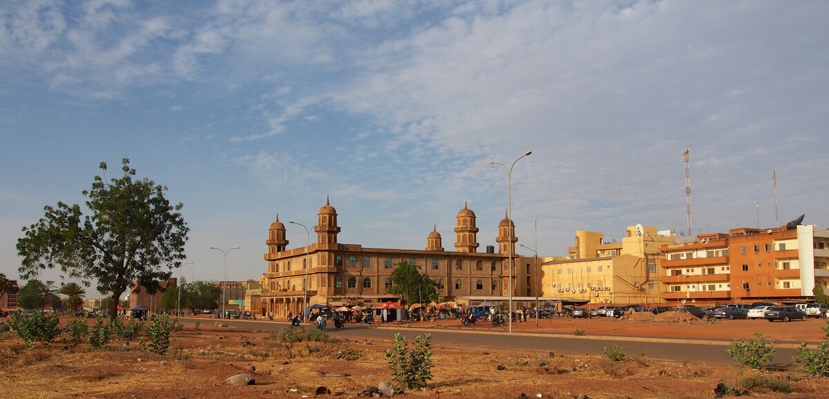 Fermeture controversée d&rsquo;une mosquée majeure à Ouagadougou par les autorités