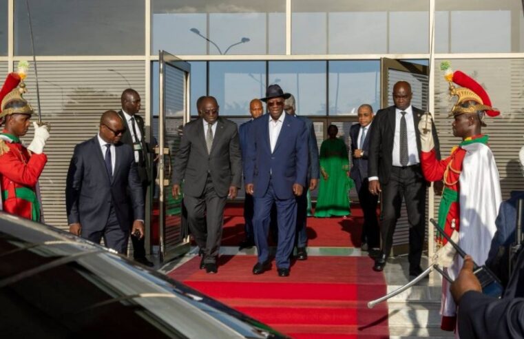 Le président Ouattara de retour à Abidjan après une mission diplomatique au Kenya