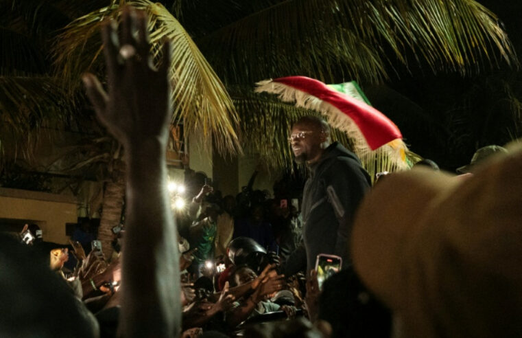 Le président sénégalais bassirou diomaye faye destitue son premier ministre ousmane sonko