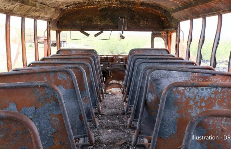 Blocus jihadiste à Bamako : des bus incendiés paralysent la région