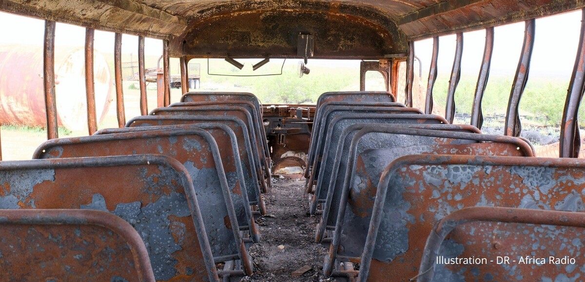 Blocus jihadiste à Bamako : des bus incendiés paralysent la région