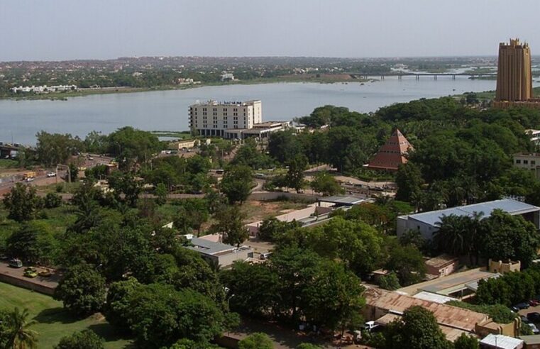 Blocus des djihadistes du JNIM à Bamako : Amnesty International alerte sur les droits des civils