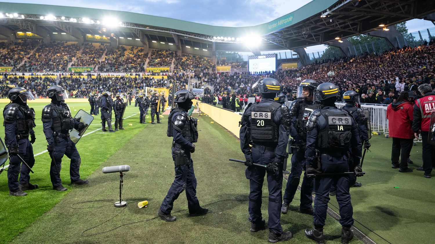 Ligue 1 : lourdes sanctions pour le FC Nantes après les désordres de la dernière journée
