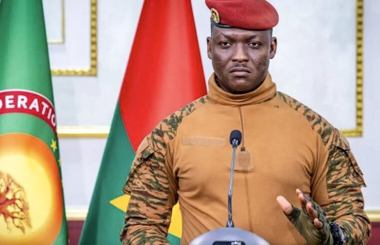 Suspension massive des associations au Burkina Faso : la junte justifie ses mesures