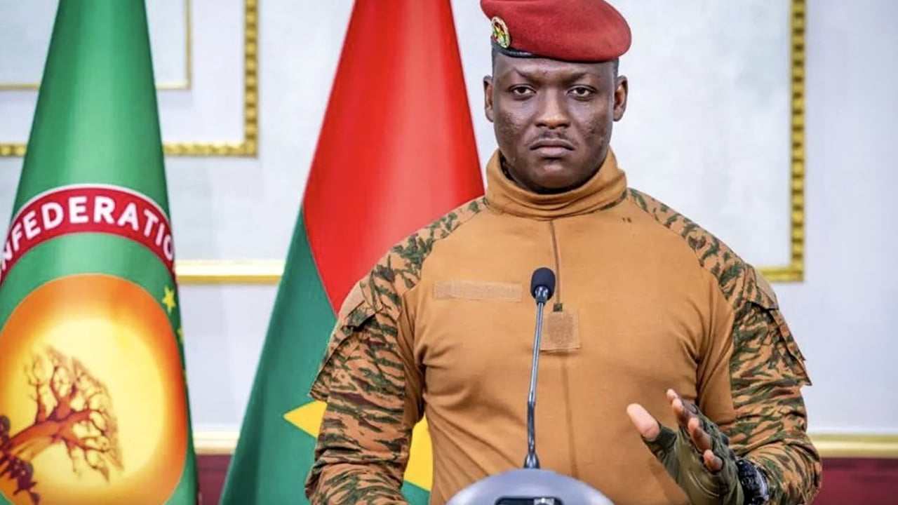 Suspension massive des associations au Burkina Faso : la junte justifie ses mesures
