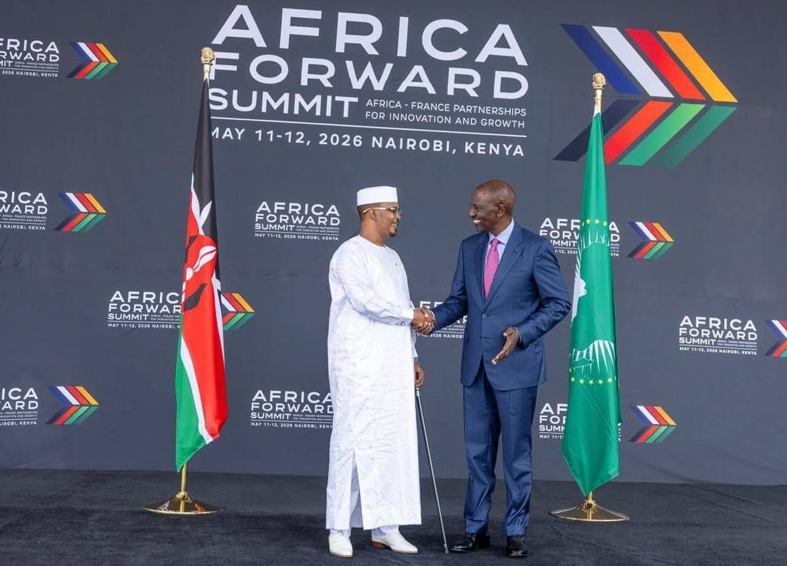 Le Président William Ruto et le Président Mahamat Idriss Déby lors d'un échange diplomatique