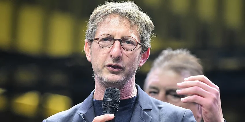 Portrait d’Ariel Weil, maire de Paris Centre, lors de sa prise de position sur les droits LGBT+ au Sénégal