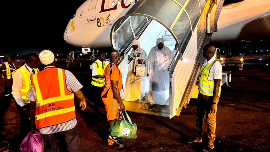 Premier vol retour du hadj 2026 : les fidèles burkinabè de retour à Ouagadougou