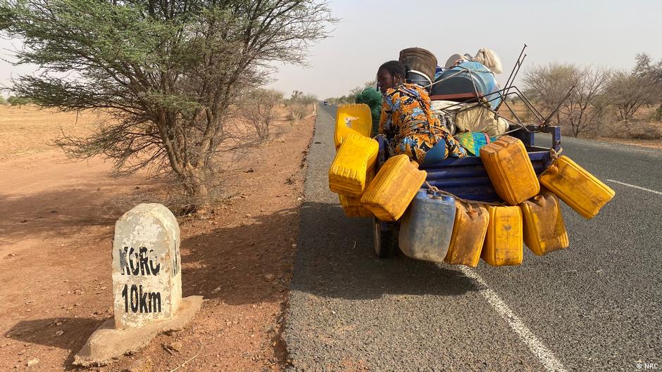 Exode massif des Burkinabè fuyant les violences vers le Mali