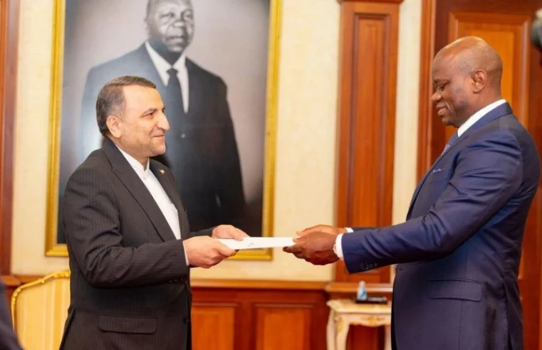 Cinq nouveaux ambassadeurs présentent leurs lettres de créance au président gabonais