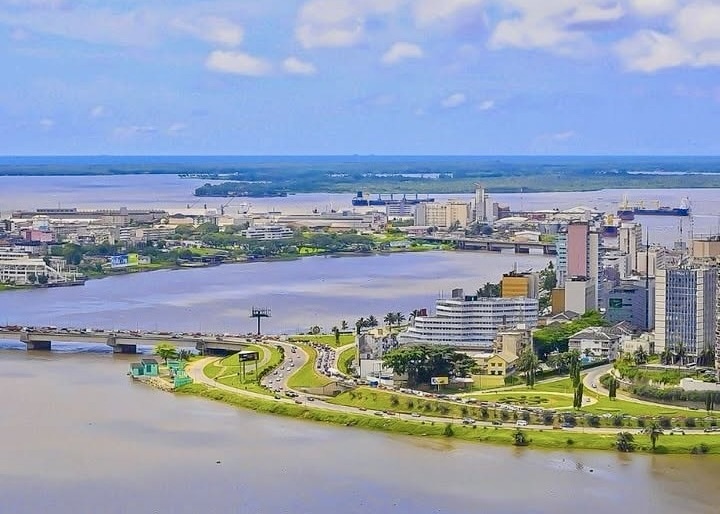 Côte d&rsquo;Ivoire : le moteur économique de l&rsquo;UEMOA creuse l&rsquo;écart avec les pays de l&rsquo;AES