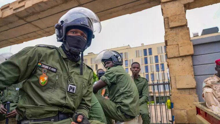 Attaque meurtrière à l&rsquo;aéroport de Niamey : 13 morts dont 11 soldats