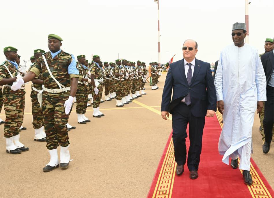 Départ de Niamey du Premier ministre algérien après une visite au Niger