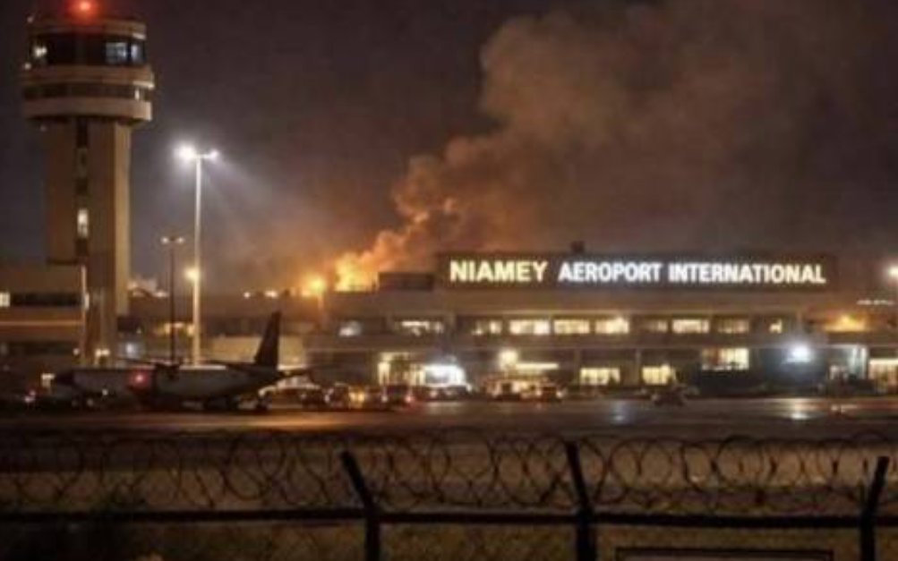Tirs nourris près de l&rsquo;aéroport de Niamey : la capitale nigérienne sous haute tension