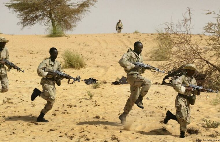 Mali propose des récompenses pour la capture de chefs terroristes au Sahel