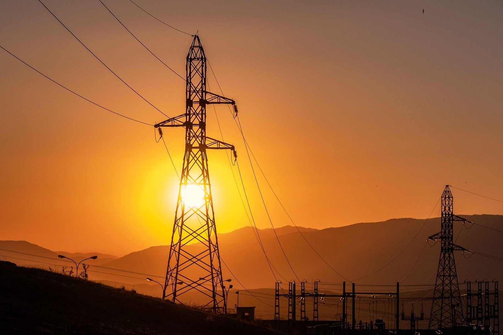 Le Gabon met fin à la SEEG et crée deux sociétés spécialisées