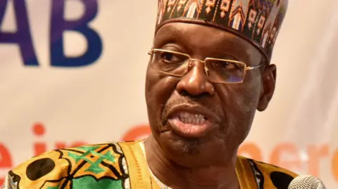 Issa Tchiroma Bakary dénonce un pillage de plus de 10 000 milliards de francs CFA au Cameroun