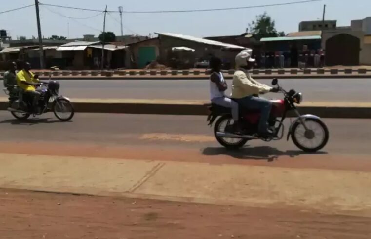 Kétou : les conducteurs de taxi-moto doivent désormais porter l&rsquo;uniforme