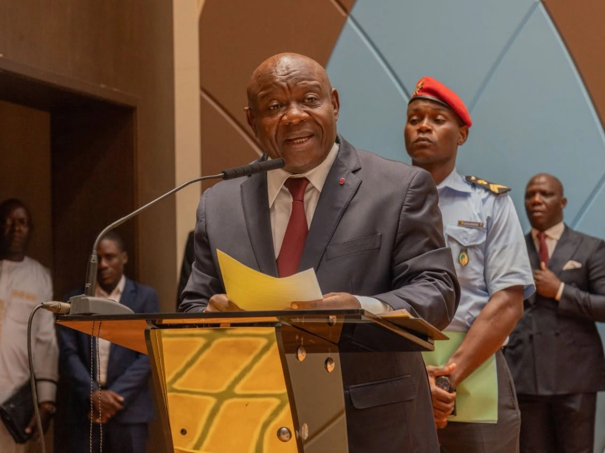 André Noël Essian installe plus de vingt cadres à l’Assemblée nationale camerounaise