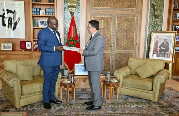 Crispin mbadu phanzu remet un message de félix tshisekedi au roi mohammed vi à Rabat