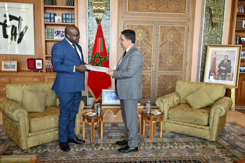 Crispin mbadu phanzu remet un message de félix tshisekedi au roi mohammed vi à Rabat