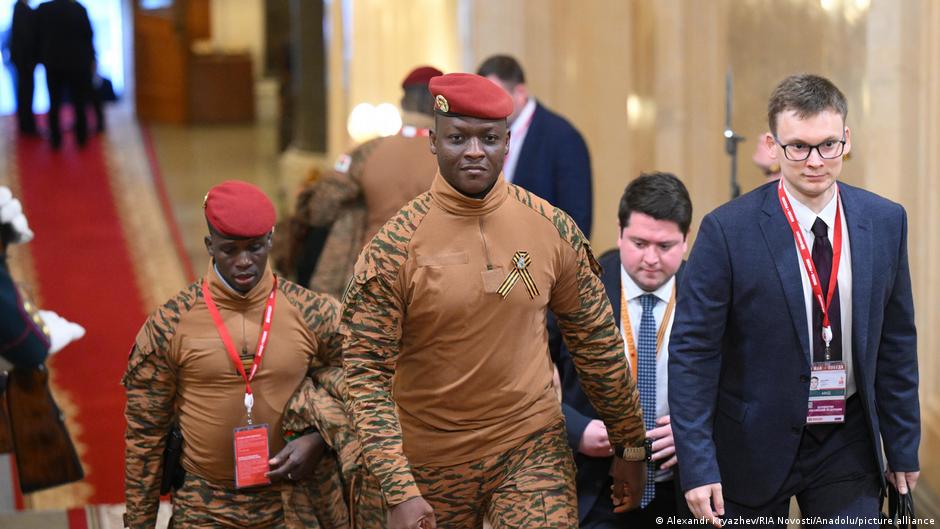 Révolution populaire au Burkina Faso : entre rêves et réalités politiques