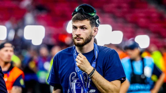 Khvicha Kvaratskhelia, joueur du PSG, célébrant un but