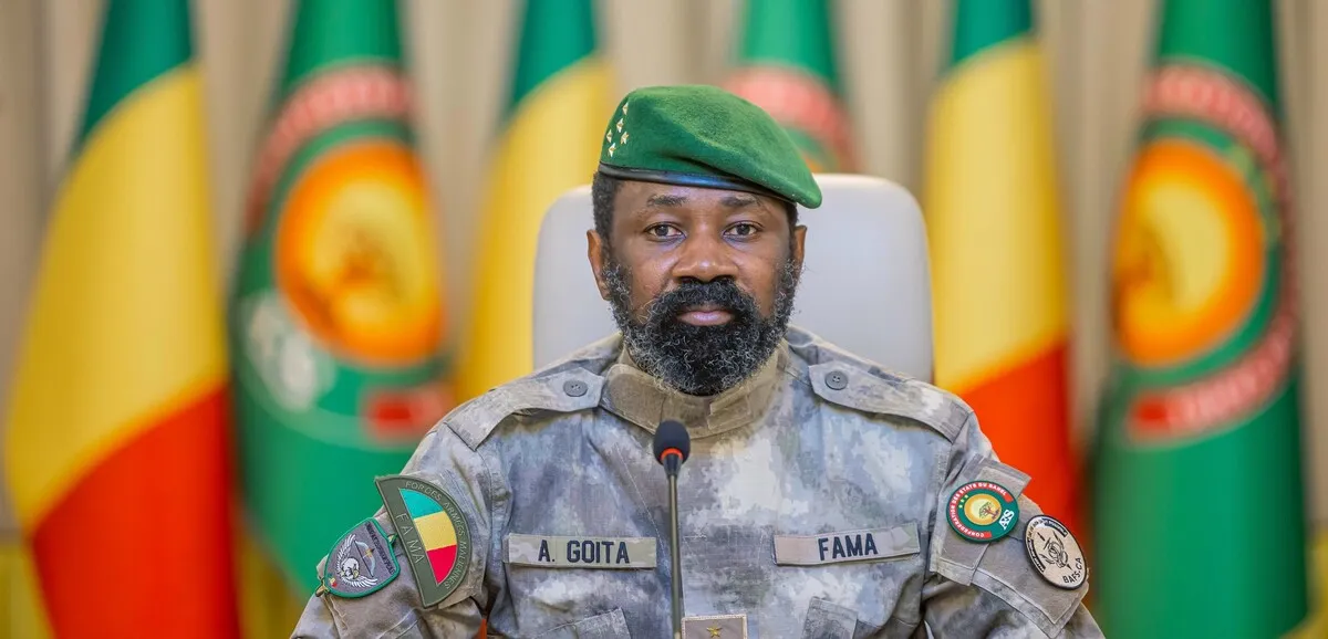 moto sur une route du Mali, mesure gouvernementale contre l'insécurité
