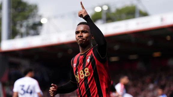 Eli Junior Kroupi en action avec Bournemouth