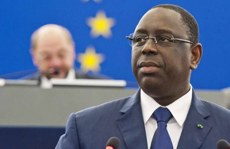Retour de macky sall à Dakar : une polémique enflamme le Sénégal