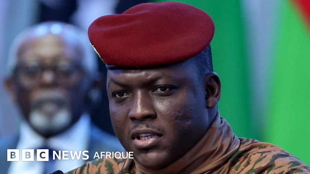 Ibrahim Traoré rejette la démocratie pour le Burkina Faso : et si le modèle libyen était un avertissement ?