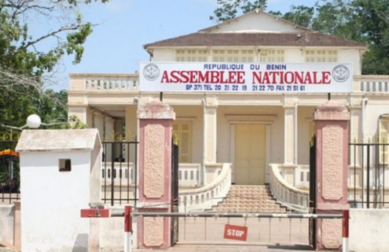 Bénin: François Silibi fait son entrée au parlement en remplacement remplace de Louis Vlavonou