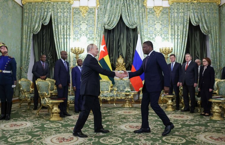Le Togo ouvre la porte à la Russie et l&rsquo;Afrique Corps : les alliances secrètes de Faure Gnassingbé