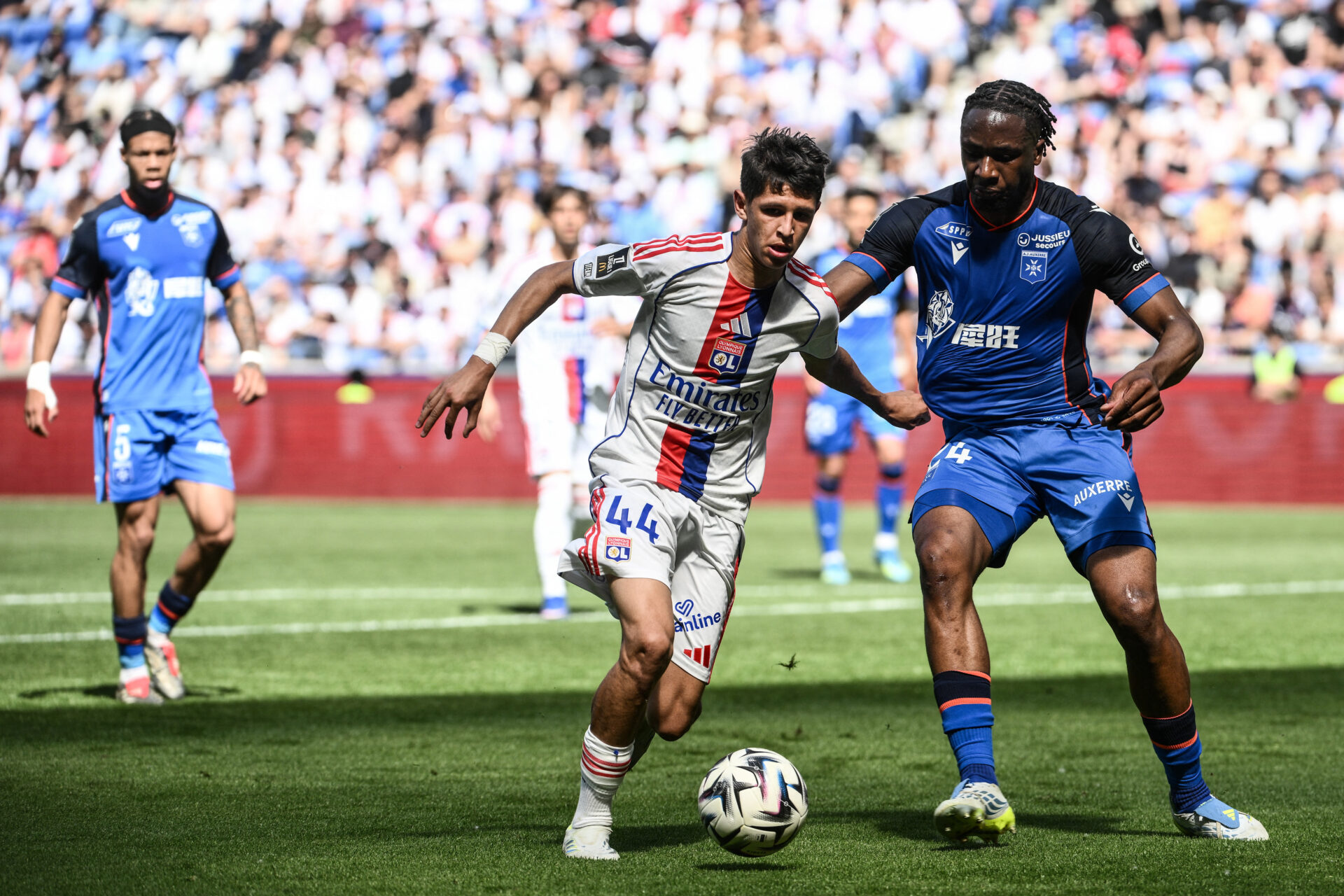Lyon auxerre : le match en ligue 1 dépend du duel européen