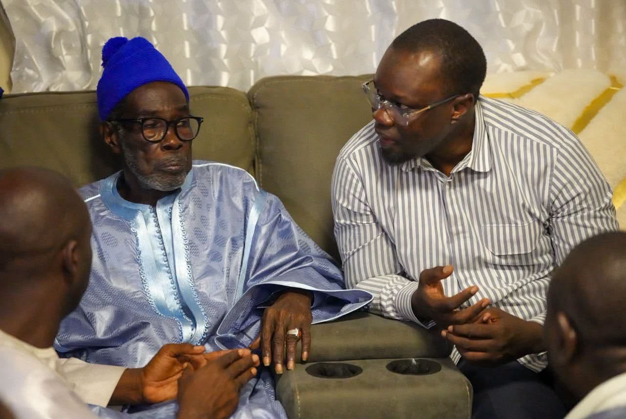 Décès de serigne abdou bakhi mbacké : sonko présente ses condoléances